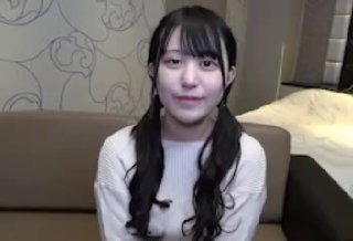 金发辣妹一脸欠插，拿跳蛋弄逼搞得淫水直流