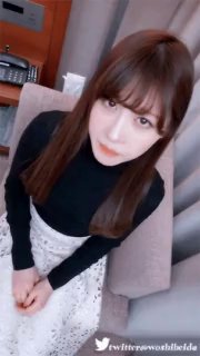 俄罗斯三人行,两个年轻女子和一个阳具丰满的男人